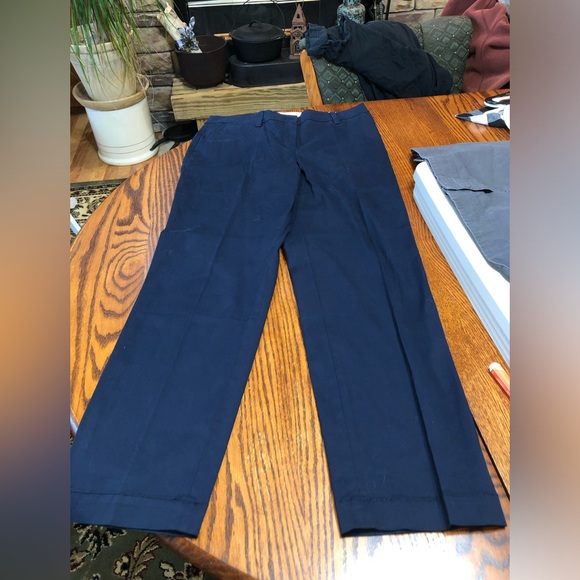 NWOT TALBOTS SIZE 10 THE PERFECT CHINO NAVY BLUE FRONT AND BACK POCKETS - Picture 2 of 5